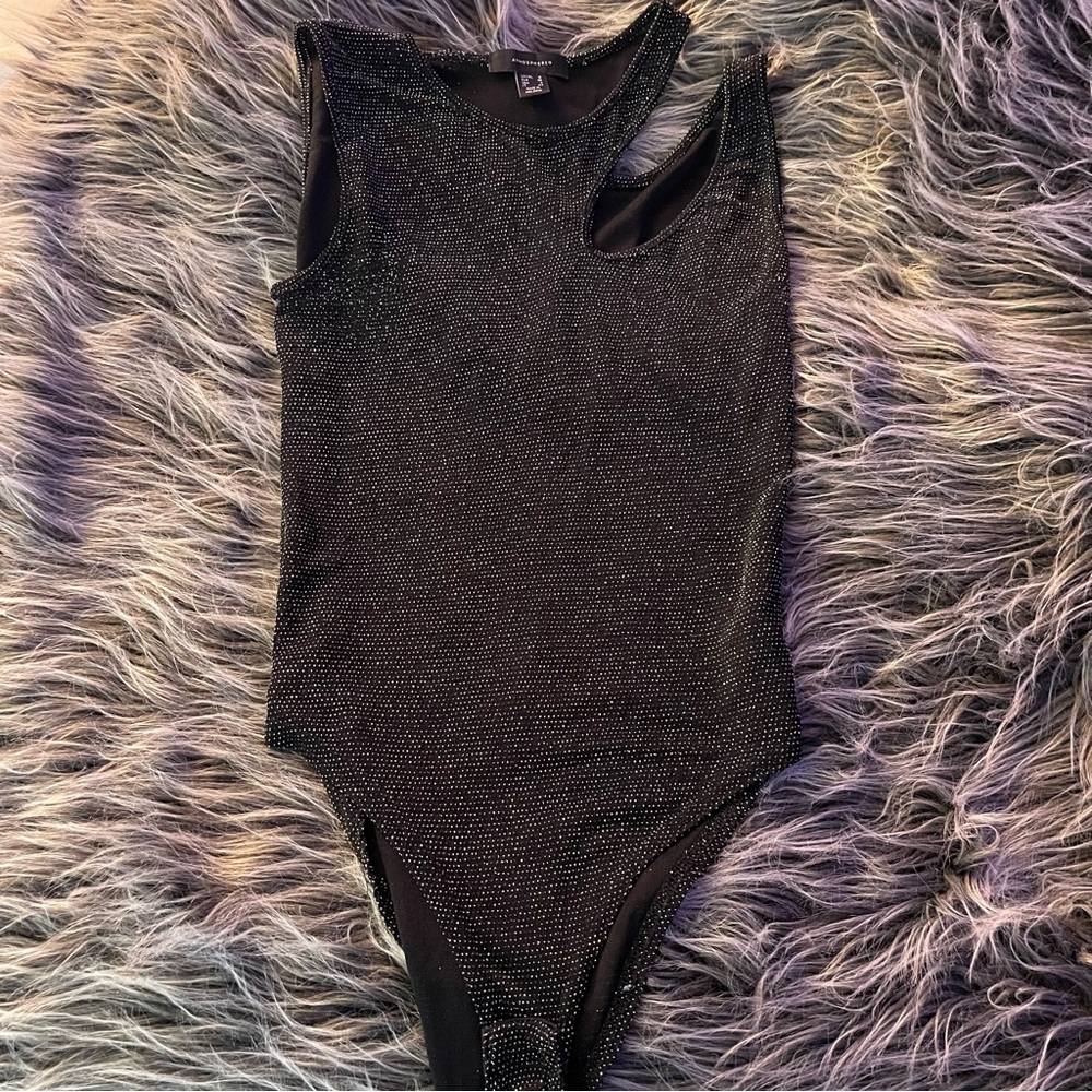 Black sequin bodysuit with cut out details 🤍